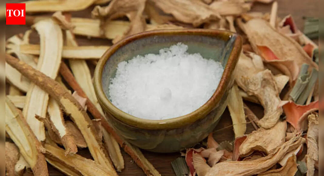 Thinking about how to reduce spiritual blockage? Try adding a pinch of camphor to your bathing water