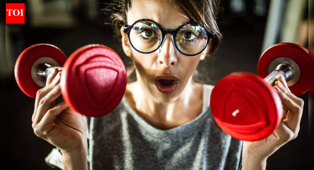 Lifting weights with glasses on? Ophthalmologist says it can be riskier than you think