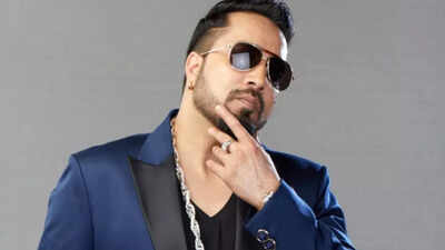 Salman Khan birthday: Mika Singh rides into the ‘Battle of Galwan’ star’s Panvel farmhouse on a scooter