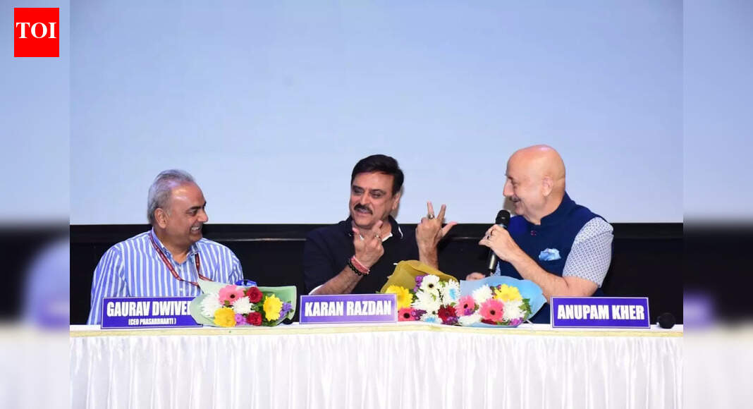 IAS Gaurav Dwivedi honours Priya Tendulkar’s legacy at Karan Razdan's Rajni 2.0 press meet