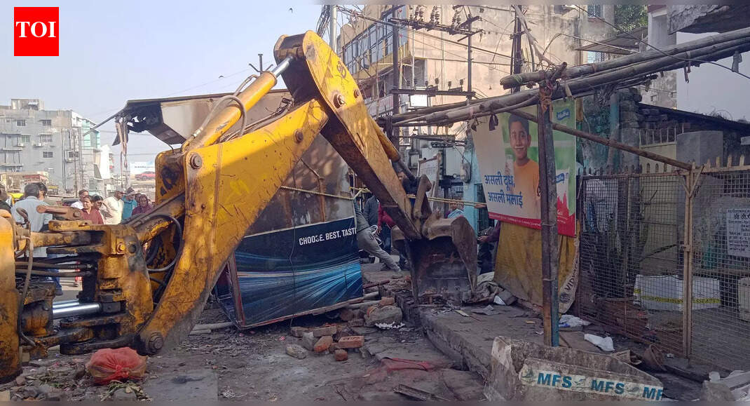 Ranchi Municipal Corporation Cracks Down on Illegal Banners, Collects Rs 19.5 Lakh in Fines