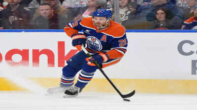 2025 में एनएचएल के सबसे अधिक भुगतान पाने वाले खिलाड़ी: रिकॉर्ड अनुबंध और वेतन के अंदर