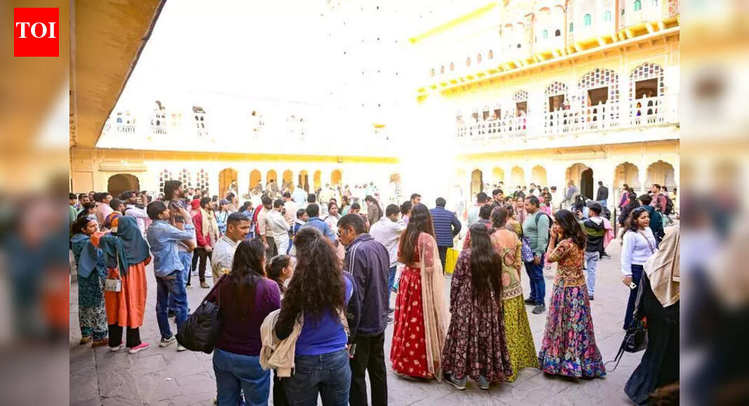 Massive tourist rush in Walled City brings lack of public loos into focus