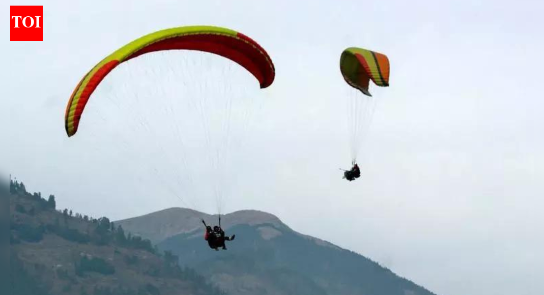 Paragliding pilot dies during takeoff at Bir Billing; tourist survives