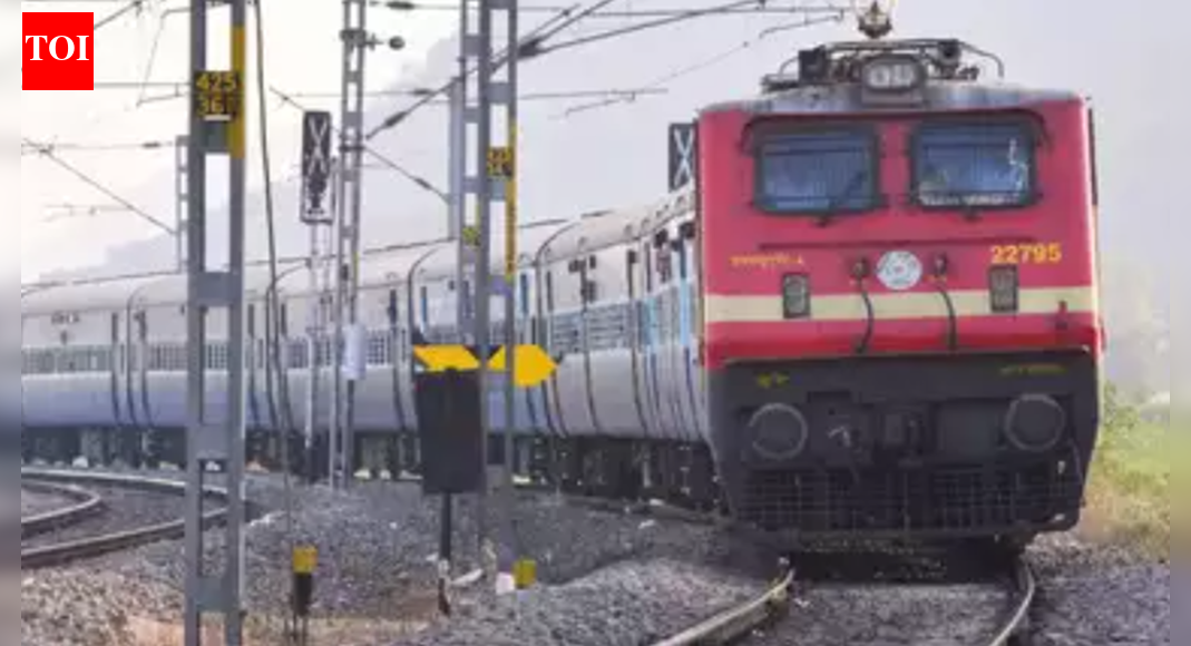 Bihar: 8 wagons of goods train derail, disrupt Howrah–Patna–Delhi rail route