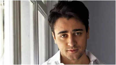 When Imran Khan chose HOT shower and SLEEP over GOLD phone at a Dubai event, he said, "I want a drink..."