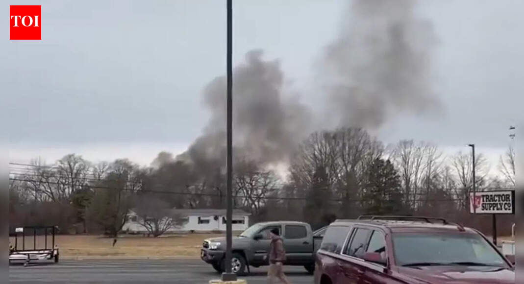 US: 1 dead as two helicopters collide mid-air; video shows thick smoke