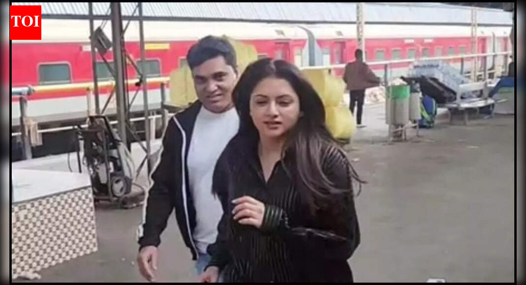 'Chhukchuk gaadi' Bhagyashree enjoys a train ride after a long time