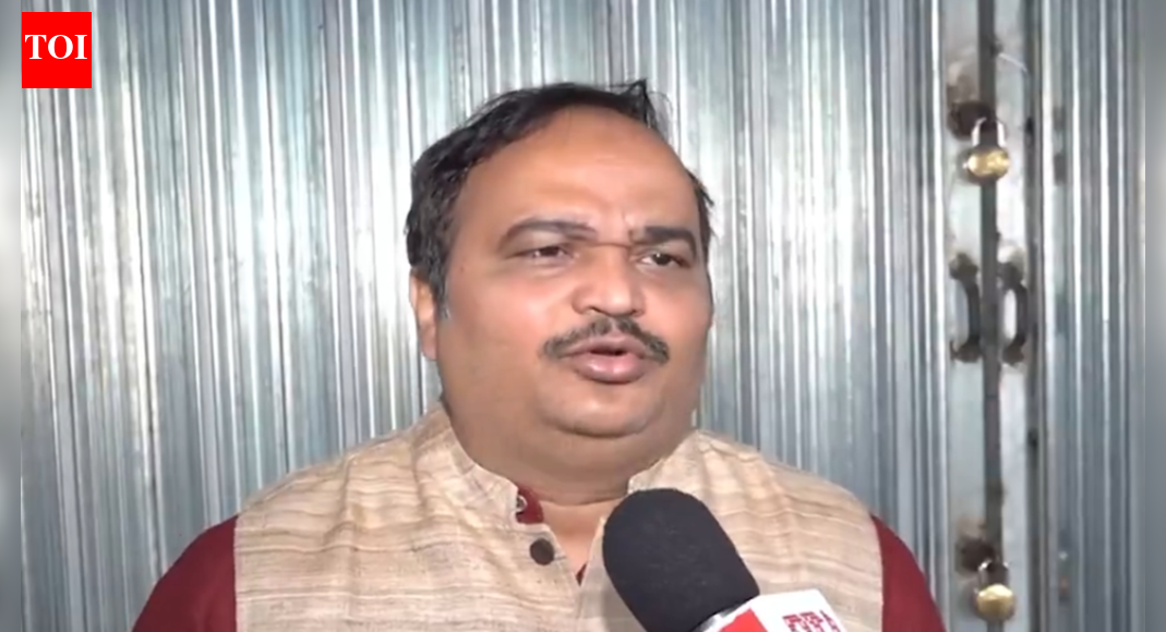 ‘Will pierce them with arrows’: UBT’s Anand Dubey hails Thackeray reunion; issues 'Congress-mukt Mumbai' warning