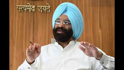 Delhi government explores collaboration with iit kanpur for ai enabled air pollution management