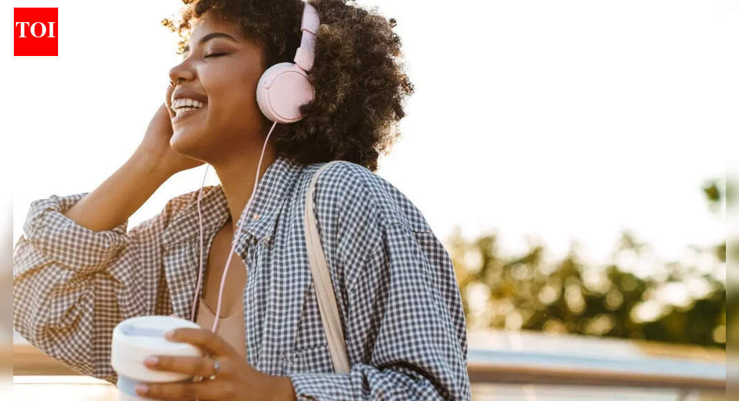 How listening to music while walking boosts your mood and mental clarity