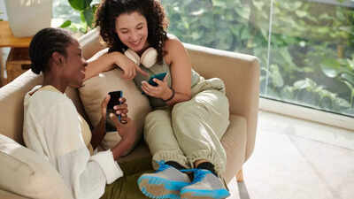 ஒரு ரூம்மேட் உடன் வாழ்வது உங்கள் குடல் பாக்டீரியாவை அமைதியாக மாற்றலாம்; ஆய்வு தெரிவிக்கிறது