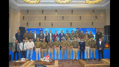 15 officials honoured at Police Pride Felicitation Ceremony in Agra
