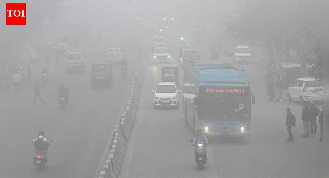 Delhi air pollution: At 390, city's AQI in ‘very poor’ category
