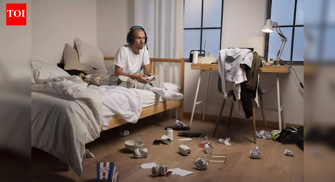 Bedroom Mistakes: What You Should Not Keep by Your Bed