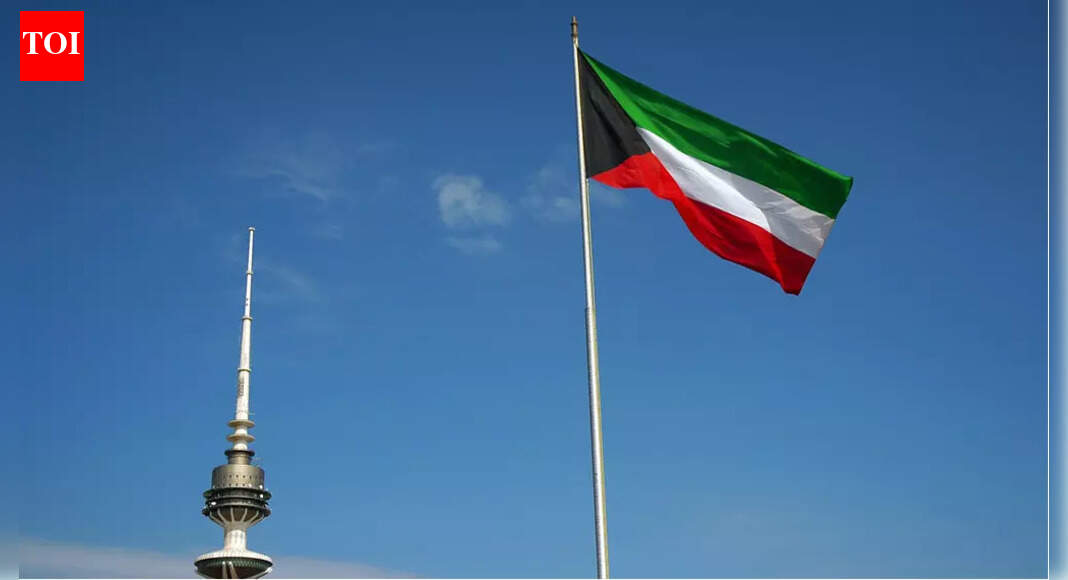 Kuwait limits expats’ stay abroad to six months under new residency rules