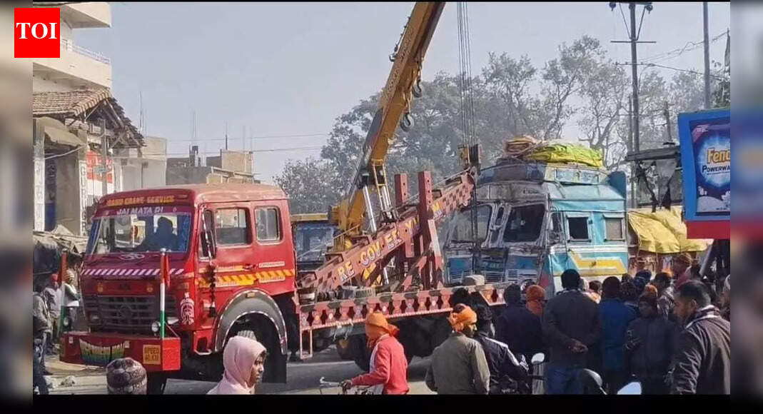 Hazaribag Road Accident: Stone Truck Driver Injured in Head-On Collision with Coal Truck