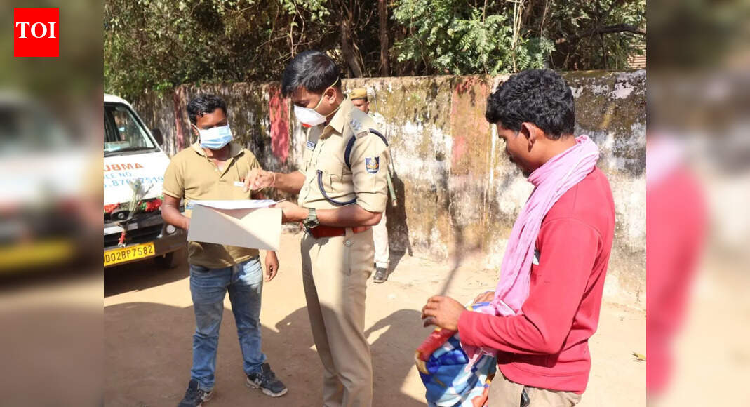 Odisha police hand over families bodies of Maoists killed last week