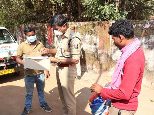 Odisha police hand over families bodies of Maoists killed last week