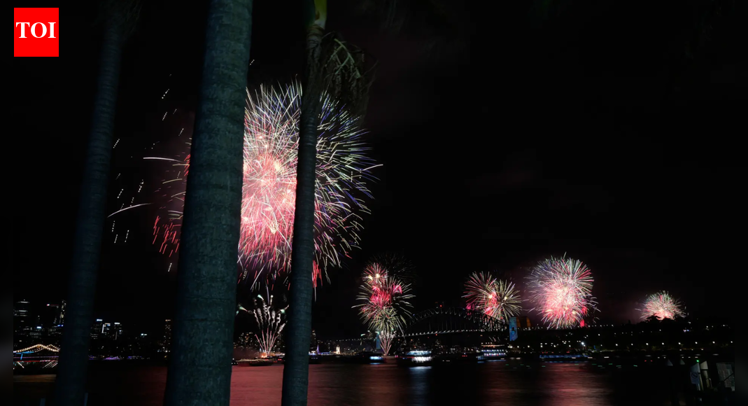 New Year 2026 Live Updates: 'May 2026 bring peace'—India ushers in New Year; President Murmu extends greetings