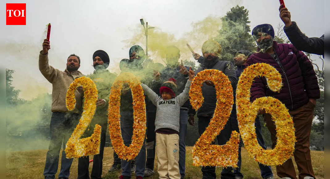 Joy, festivity, fireworks: India welcomes New Year 2026; President Murmu extends greetings