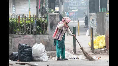 Delhi’s Sanitation Workers: Breathing Smog Before the City Wakes
