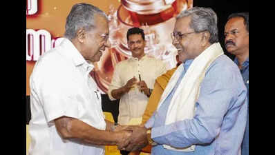 Karnataka, Kerala chief ministers displaybonhomie after Kogilu spat