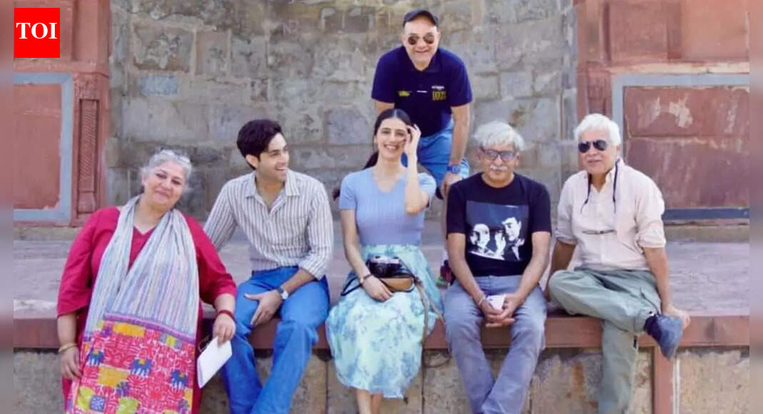 Akshay Kumar's niece Simar Bhatia shares emotional gratitude note for Agastya Nanda, Sriram Raghavan and Ikkis team ahead of her debut, ‘Mann Neevan, Matt Ucchi’