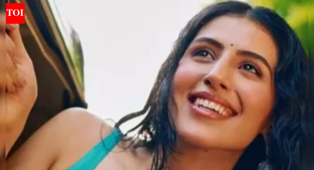 Simar Bhatia calls 'Ikkis' a 'dream come true'; gets emotional about co-star 'Aggy' aka Agastya Nanda: 'You are truly incredible in this film'