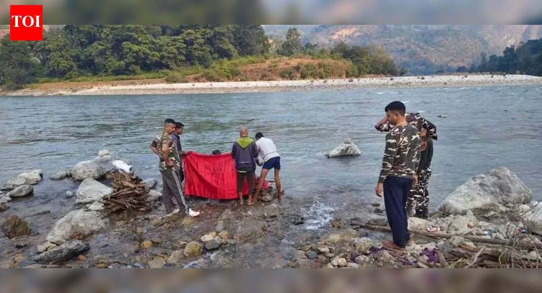 Migration-hit U'khand village short of able-bodied kin, SSB jawans help in woman's cremation
