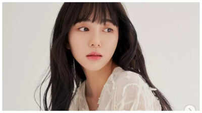 Kwon Mina shares ALARMING posts after failed suicide attempt on New Year's day: 'I did my best yesterday and squeezed my neck with a stocking until...'