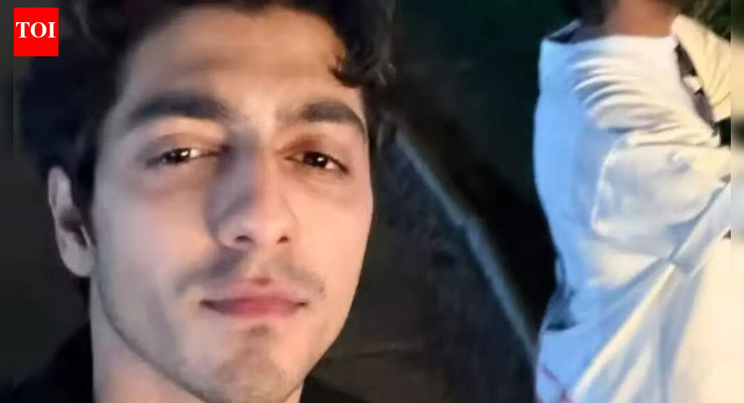 Ahaan Panday’s New Year selfie wins hearts; 'Saiyaara' star looks cool in black