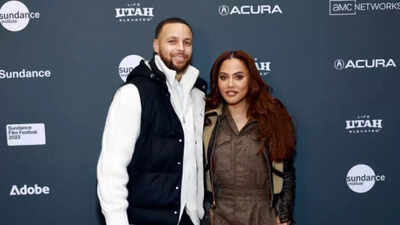 “You two are couple goals” – Fan reacts as Ayesha Curry’s New Year celebration with Stephen Curry wins hearts online