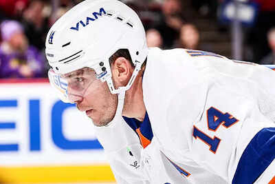 NHL injury update: Bo Horvat leaves New York Islanders game with lower-body concerns