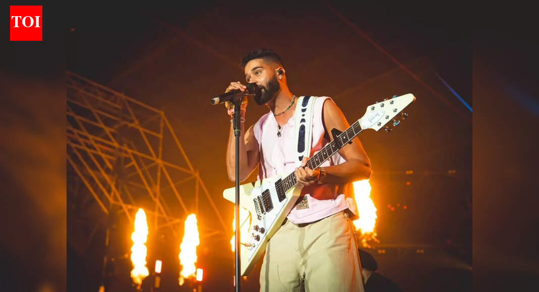 ​​​A foggy night, a sea of fans: AP Dhillon’s Jaipur finale hits all the right notes