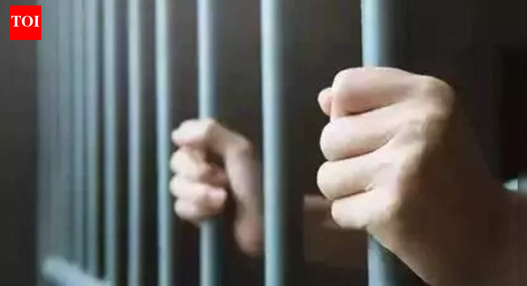 Hazaribag jail break: Two suspended, hunt on to trace escapees