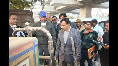 पथ निर्माण विभाग के सचिव ने शहर की सड़क परियोजनाओं की प्रगति की समीक्षा की