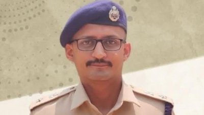 Ballari clash: SP suspended within 24 hours of taking charge; FIRs filed against Janardhana Reddy, Sriramulu