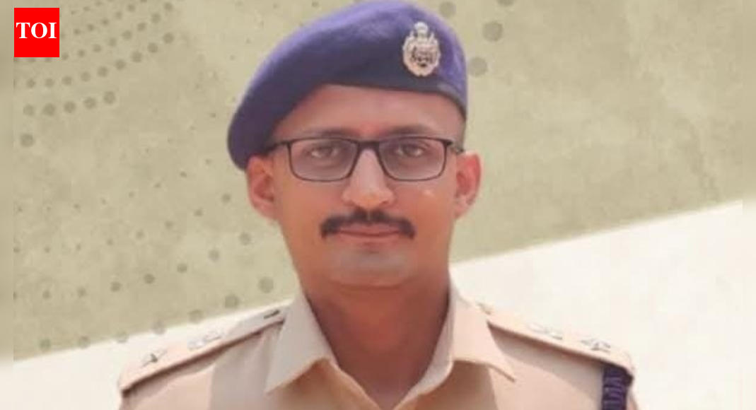 Ballari clash: SP suspended within 24 hours of taking charge; FIRs filed against Janardhana Reddy, Sriramulu