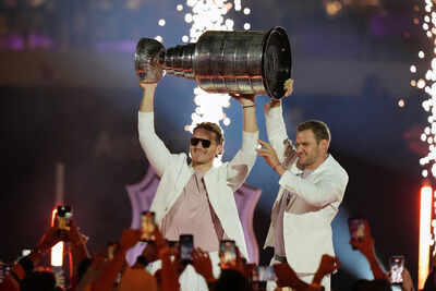 Matthew Tkachuk and Aleksander Barkov spark debate during Florida Panthers Winter Classic celebration