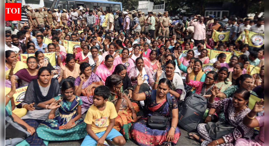 Chennai: Minister to hold discussions with Finance Dept to rectify pay anomaly of protesting teachers