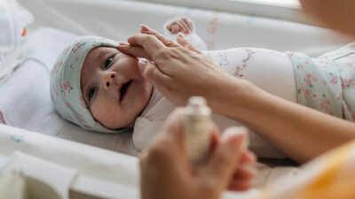 What is newborn acne? Doctor’s advise for parents on how to take care of their baby’s skin