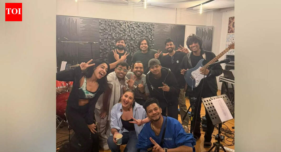 Dhvani Bhanushali rings in 2026 with a New Year’s eve performance in Kolkata