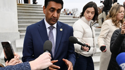 'What will we say now if Putin tries to capture Zelenskyy': Indian-origin Ro Khanna says Trump's strike on Venezuela is a 'war of choice'
