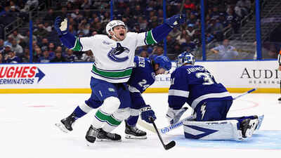 Boston Bruins look to dominate Vancouver Canucks with David Pastrnak in top form