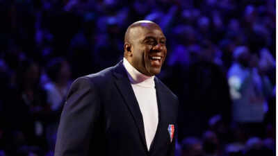 “Still the Magic Man”: Fans celebrate as NBA legend Magic Johnson makes grand appearance at Rose Parade