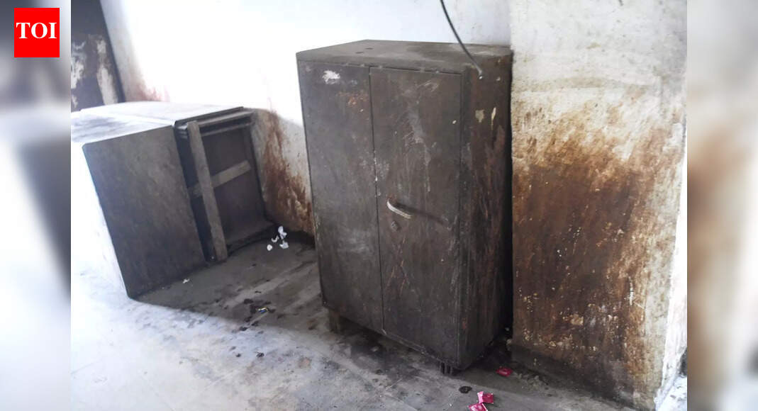 PMC building mirrors neglect before Swachh Survekshan evaluation