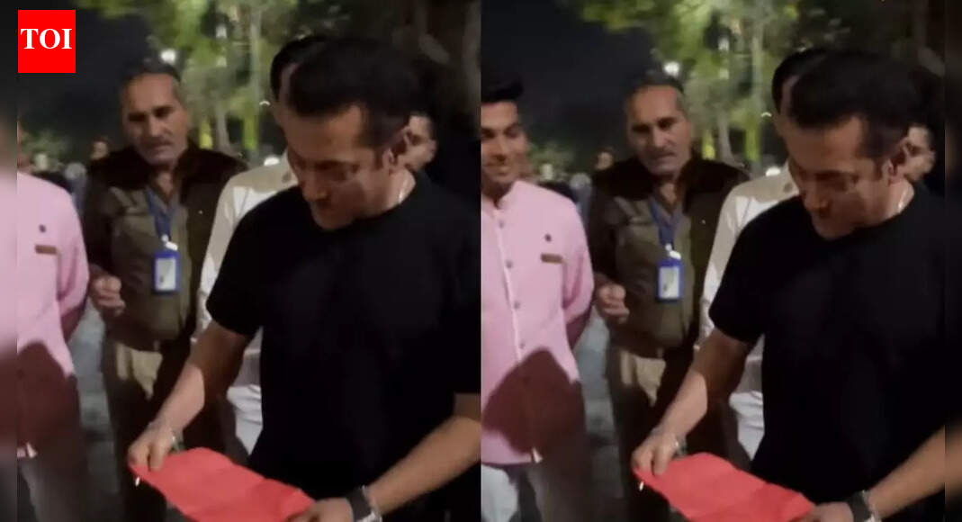 'Battle of Galwan' star Salman Khan called ‘Maamu’ at Goa airport by young fans, his reaction wins hearts - Watch