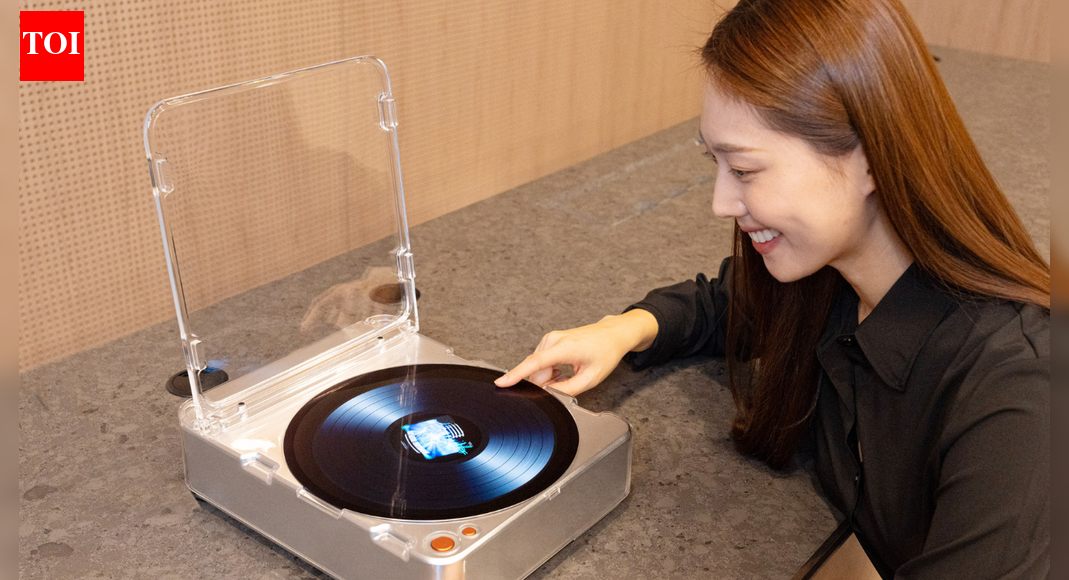 CES 2026: Samsung puts OLED screens on cassettes and turntables that have AI in them