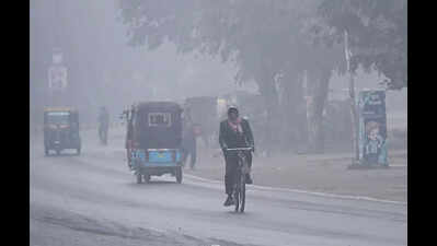 कड़ाके की ठंड के कारण बिहार के स्कूलों में शैक्षणिक गतिविधियां रुक गईं